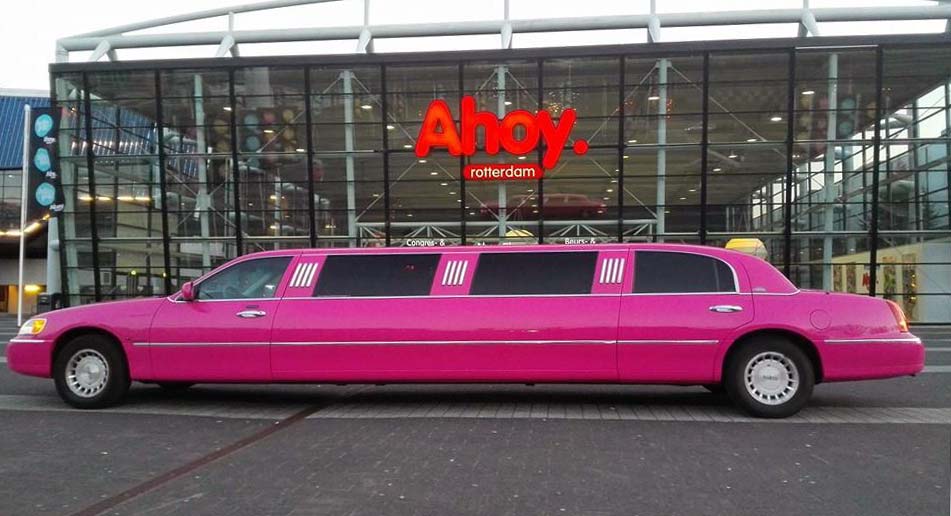 Roze limousine voor Ahoy