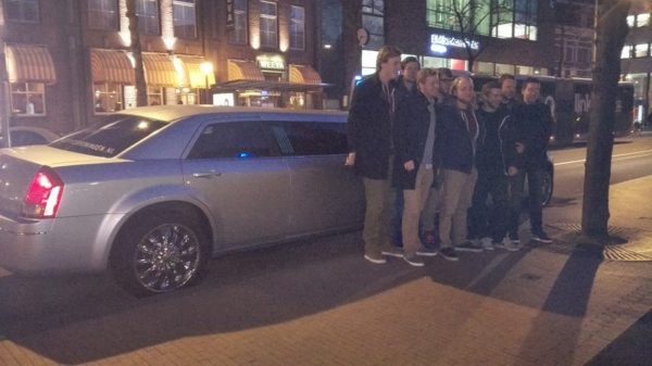 Chrysler limousine Zuiderdiep Chrysler limousine in Groningen